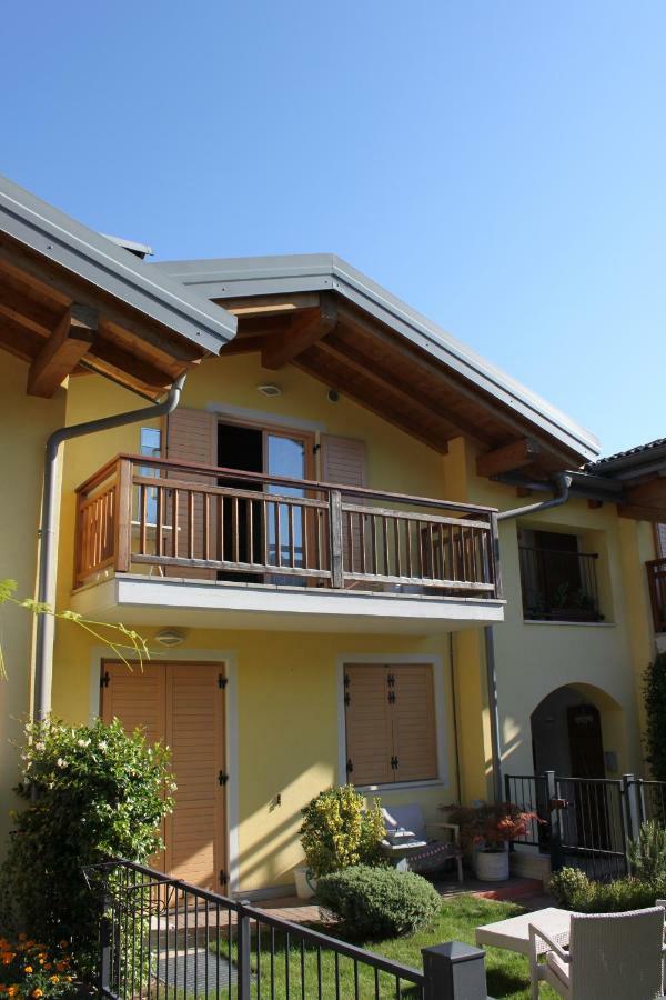Mansarda Di Alex E Nataly Apartment Calceranica al Lago Exterior photo